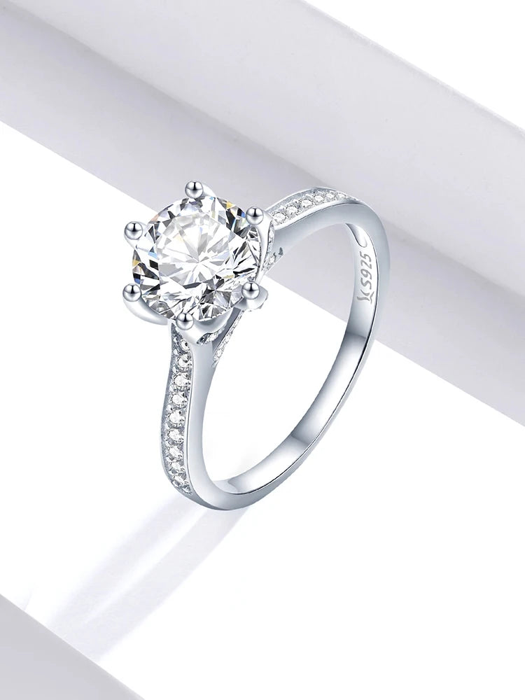 Zircon Enternity Ring

❤ The enternity ring is full of texture, with a big shining zircon in the center, elegant and gorgeous, beautiful and romantic, showing the charm of light luxury.