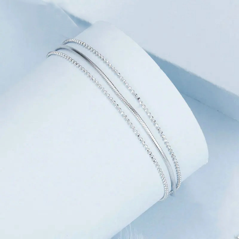 The minimalist triple-layer bracelet