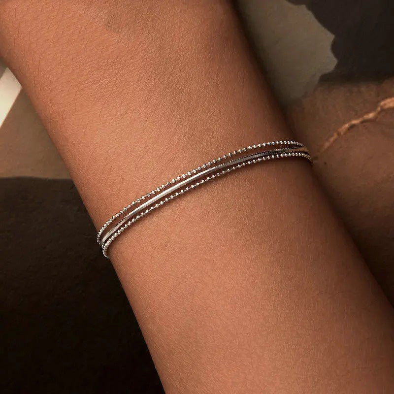 The minimalist triple-layer bracelet